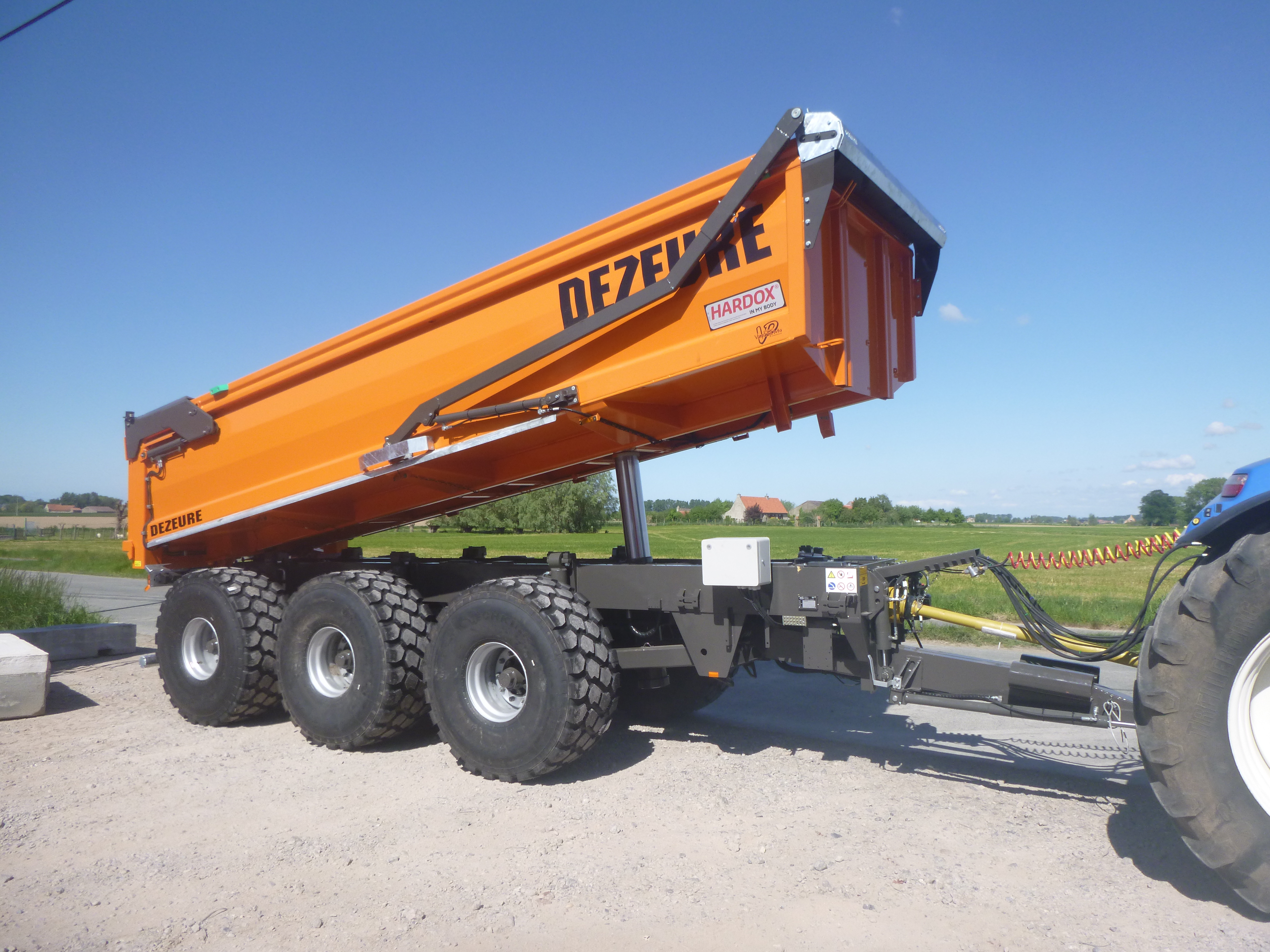 <p>DEZEURE NV, producent van aanhangwagens voor landbouw- en industrie gebruikt in hun gamma TPX dumpers inductie geharde stangen in de cilinders van de asvering. </p>