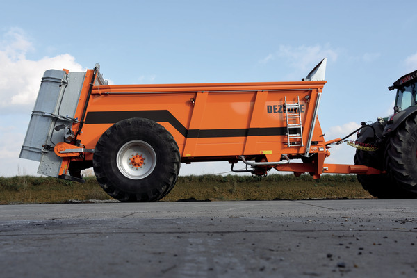 NARROW MUCK SPREADER